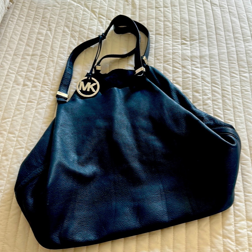 Michael Kors large navy blue leather shoulder bag. Leather exterior.